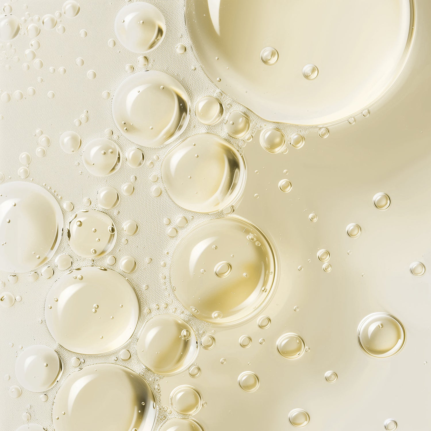 Moisturizing and Strengthening Hair Oil